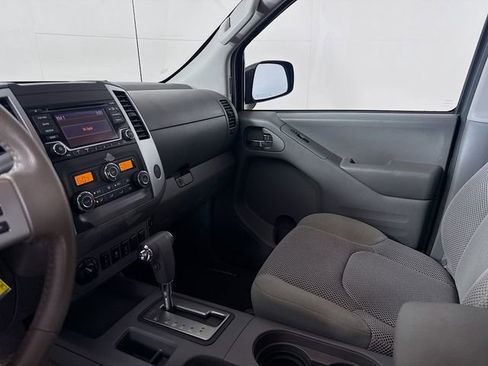 Used 2017 Nissan Frontier SV w/ SV Value Truck Package AWD/4WD image 11