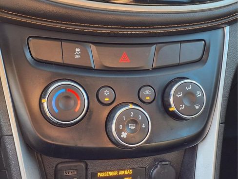 Used 2020 Chevrolet Trax LT w/ Driver Confidence Package image 19