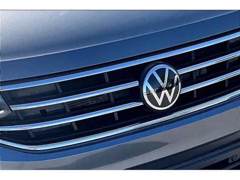 Used 2022 Volkswagen Tiguan SE AWD/4WD image 31