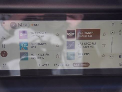 Used 2021 Land Rover Defender 110 X-Dynamic HSE image 25