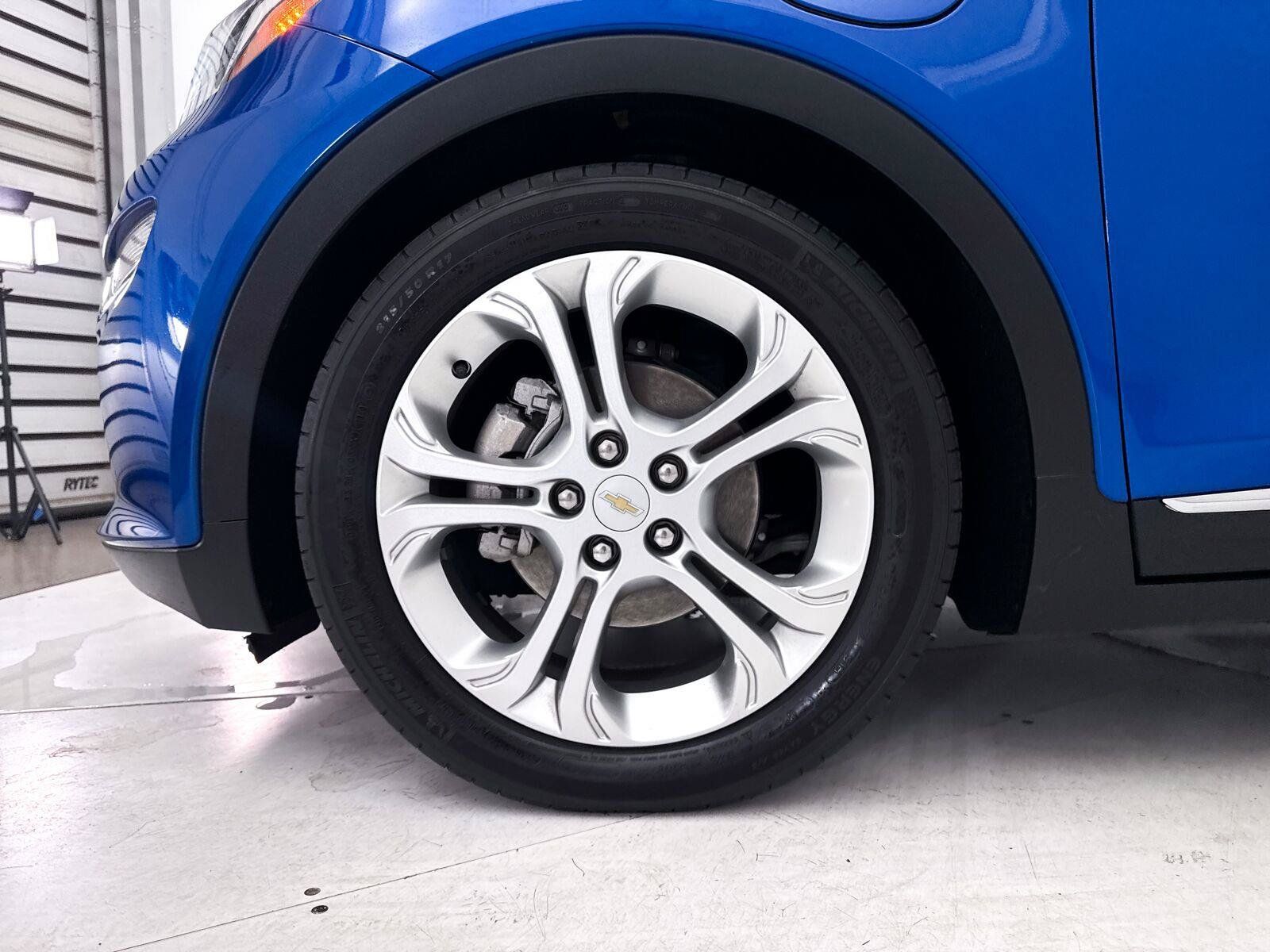 Used 2020 Chevrolet Bolt LT FWD image 9