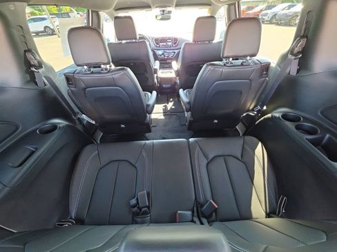 New 2027 Chrysler Pacifica Select FWD image 36