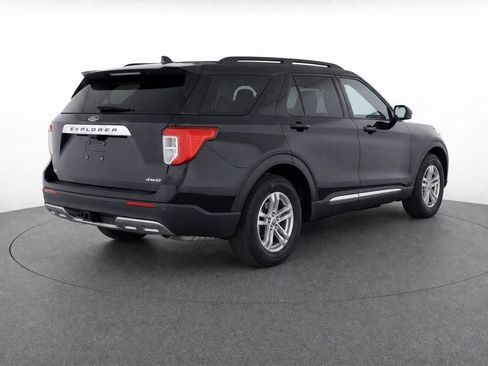 Used 2023 Ford Explorer XLT w/ Equipment Group 202A AWD/4WD image 19