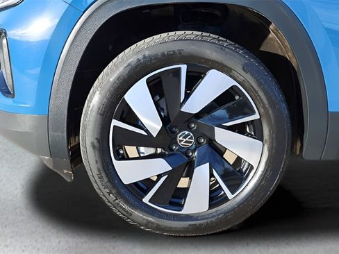 Used 2025 Volkswagen Atlas Cross Sport SE image 30