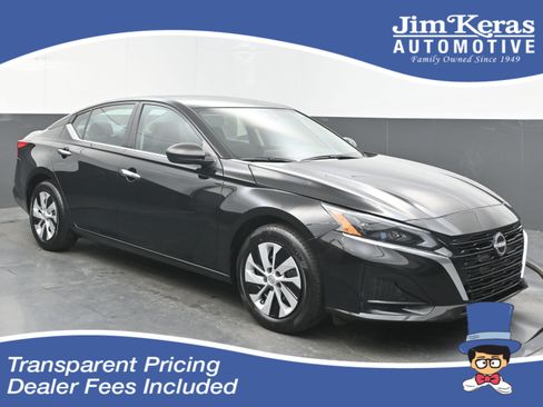 Certified 2025 Nissan Altima 2.5 S FWD image 1