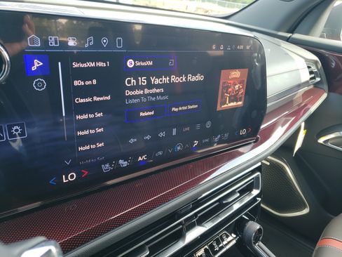 New 2026 Chevrolet Traverse RS w/ LPO, Floor Liner Package FWD image 25