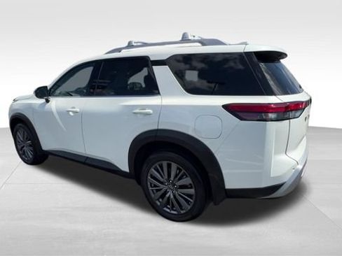 Used 2023 Nissan Pathfinder SL w/ SL Premium Package AWD/4WD image 4