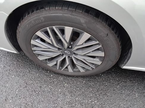 Used 2024 Nissan Altima 2.5 SV FWD image 12