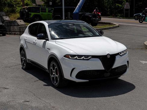 Used 2024 Alfa Romeo Tonale Veloce AWD/4WD image 3