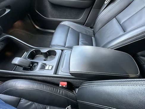 Used 2023 Volvo XC40 B5 Core w/ Convenience Package image 26
