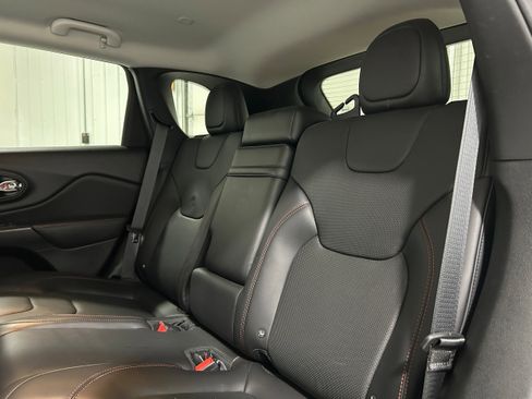 Used 2019 Jeep Cherokee Trailhawk image 31