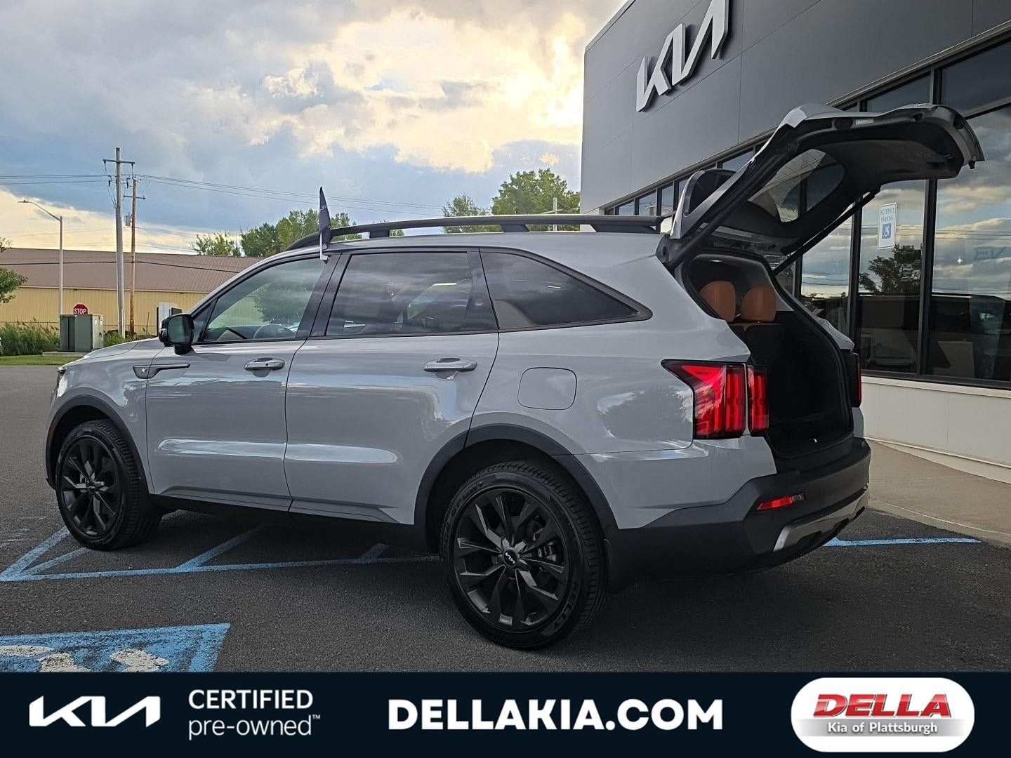 Certified 2023 Kia Sorento SX Prestige AWD/4WD image 6