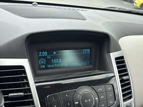 Used 2015 Chevrolet Cruze LT FWD image 17