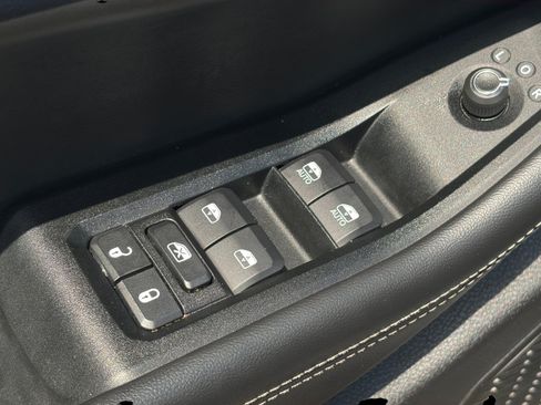 Used 2023 Jeep Grand Cherokee Limited AWD/4WD image 16