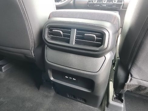 Used 2025 Honda Pilot Sport image 23