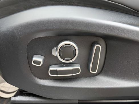 Used 2022 Land Rover Range Rover Sport SVR image 18