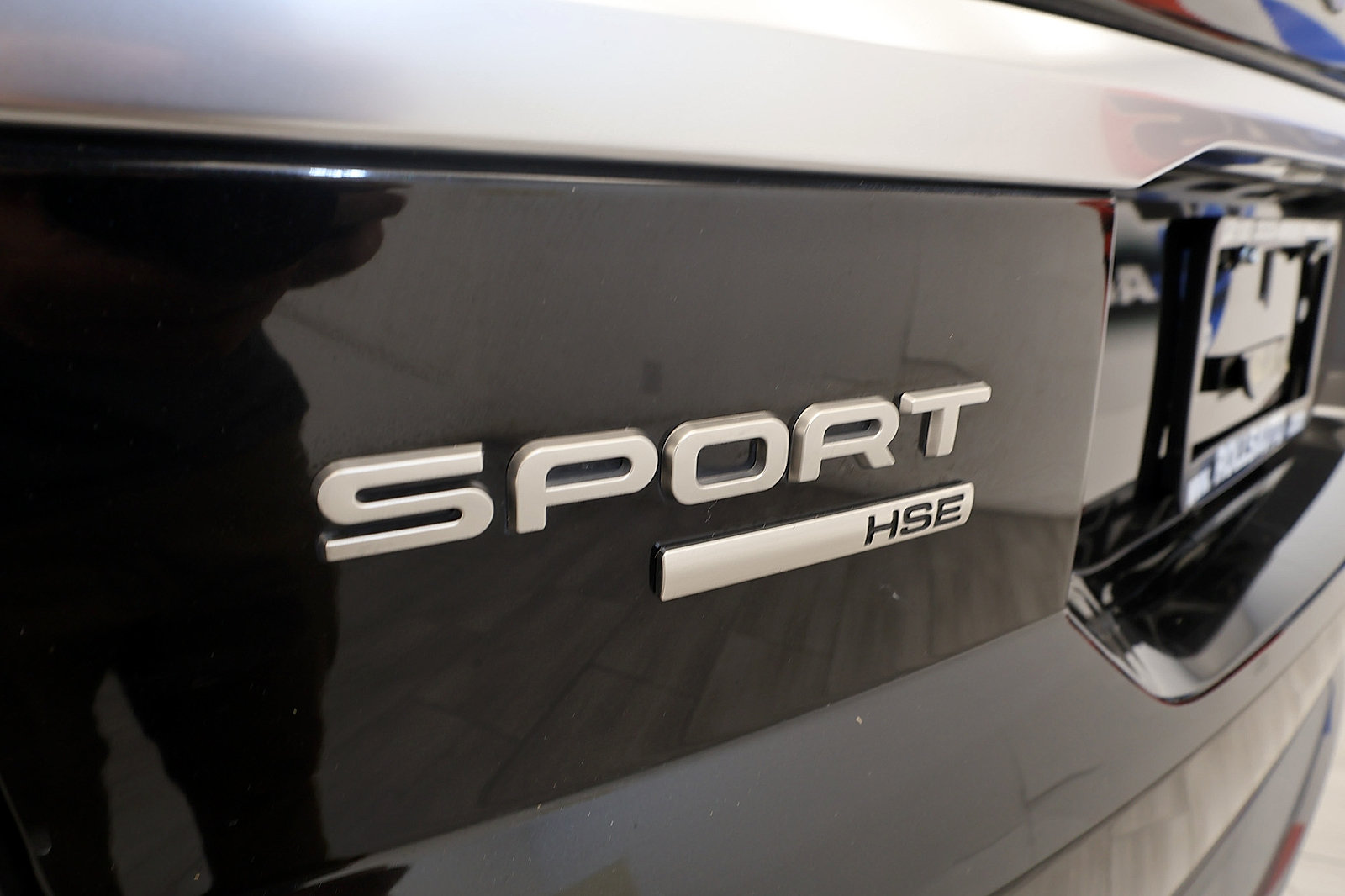 Used 2018 Land Rover Range Rover Sport HSE AWD/4WD image 16