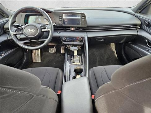 Used 2025 Hyundai Elantra Sport image 16