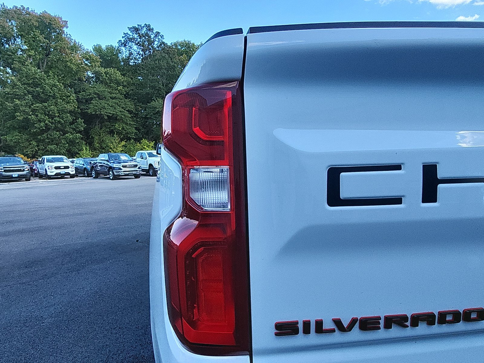 Used 2022 Chevrolet Silverado 1500 RST w/ Redline Edition AWD/4WD image 13