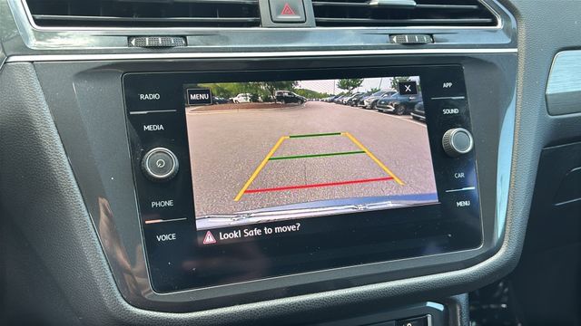 Used 2020 Volkswagen Tiguan SE w/ Panoramic Sunroof Package FWD image 27