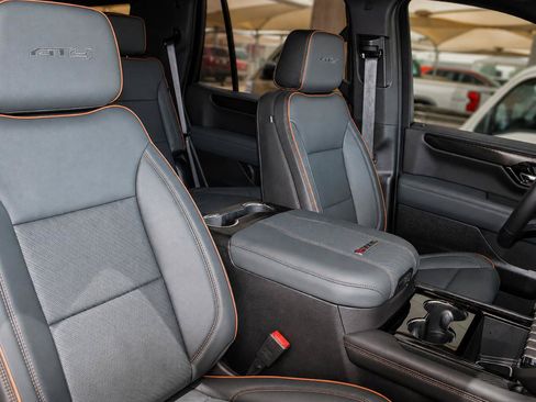 Used 2025 GMC Yukon AT4 AWD/4WD image 24