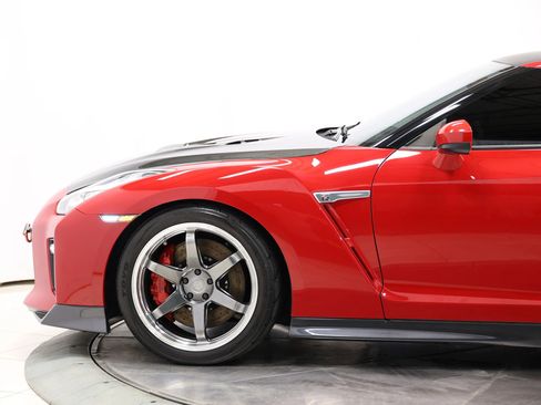 Used 2019 Nissan GT-R Premium w/ Premium Interior Package AWD/4WD image 8