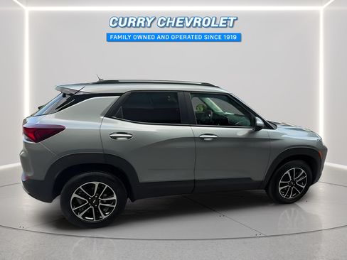Used 2024 Chevrolet TrailBlazer LT AWD/4WD image 16