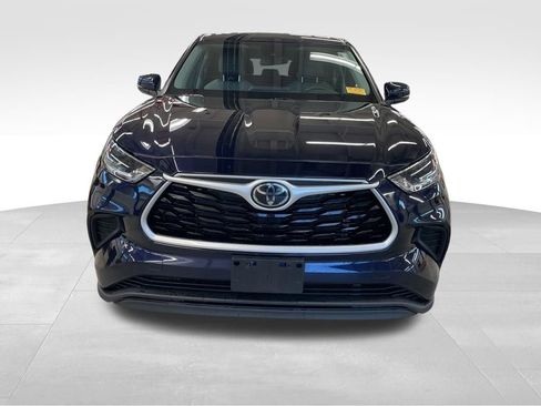 Used 2021 Toyota Highlander L AWD/4WD image 6