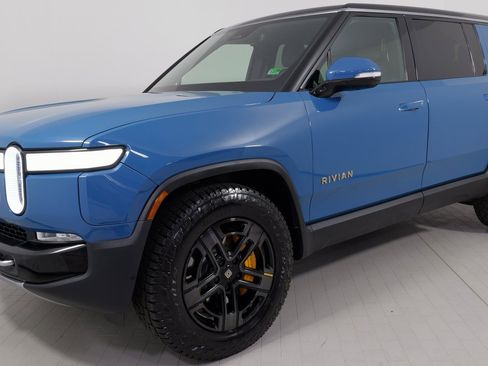 Used 2023 Rivian R1S Adventure image 2
