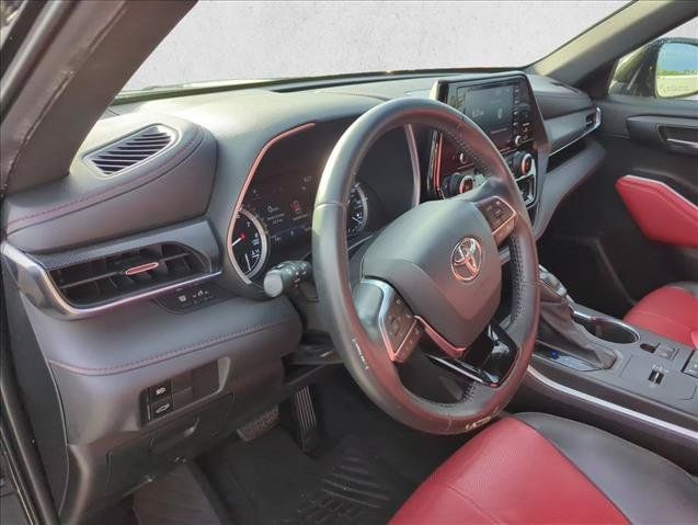 Used 2021 Toyota Highlander XSE FWD image 14