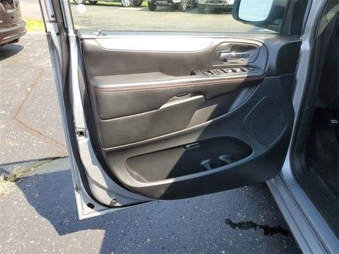 Used 2018 Dodge Grand Caravan GT FWD image 6