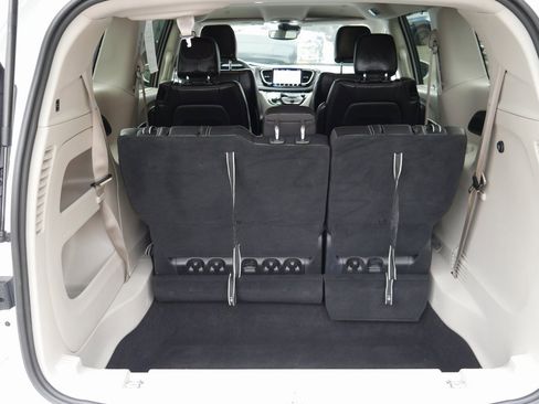 Used 2022 Chrysler Pacifica Touring-L image 27