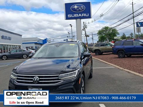 Used 2023 Volkswagen Tiguan SE AWD/4WD image 1
