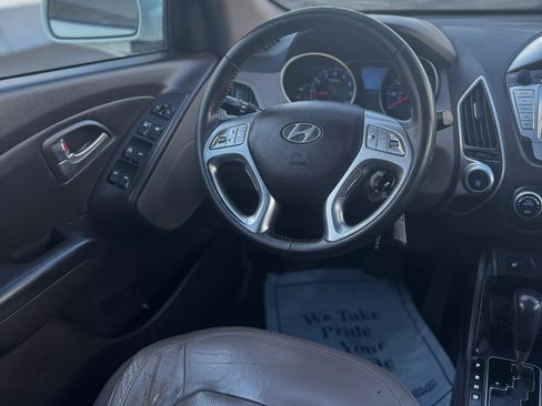 Used 2010 Hyundai Tucson Limited w/ Premium Pkg 4 AWD/4WD image 13