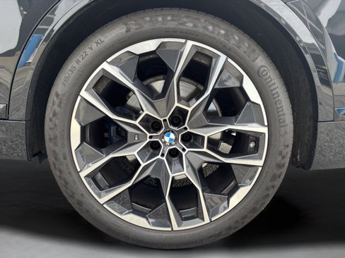 Used 2024 BMW X7 xDrive40i w/ M Sport Package AWD/4WD image 32