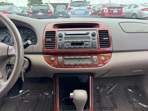 Used 2002 Toyota Camry XLE FWD image 2