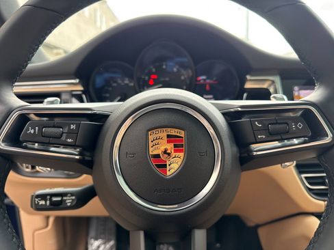 Certified 2025 Porsche Macan image 27