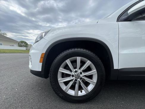 Used 2017 Volkswagen Tiguan Limited w/ Premium Package AWD/4WD image 10