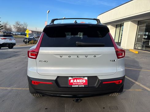 Used 2021 Volvo XC40 T5 R-Design image 11