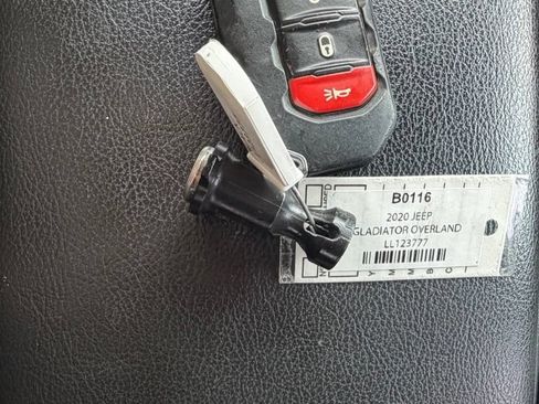Used 2020 Jeep Gladiator Overland AWD/4WD image 63