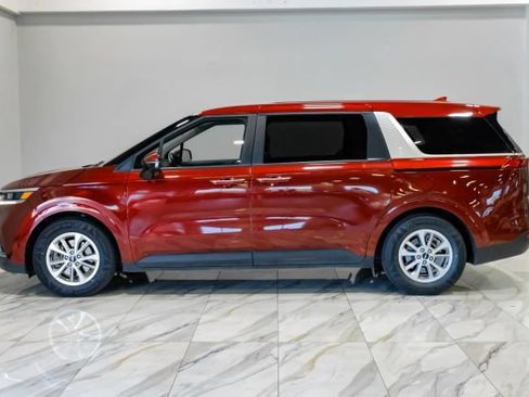 Used 2023 Kia Carnival LX FWD image 16