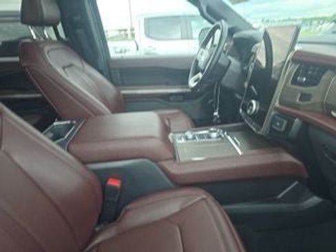 Used 2024 Ford Expedition Limited AWD/4WD image 16