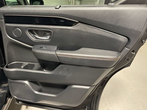 Used 2025 Honda Pilot TrailSport image 13