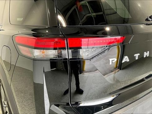 Used 2024 Nissan Pathfinder SV w/ SV Premium Package AWD/4WD image 41