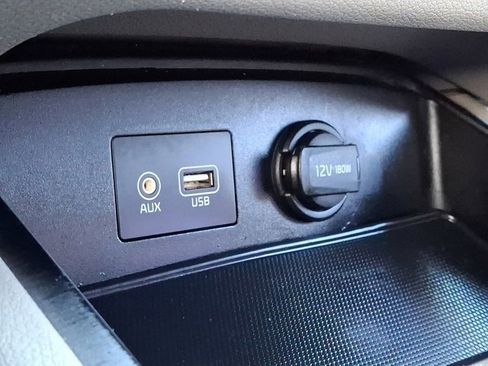 Used 2019 Kia Sedona L image 28