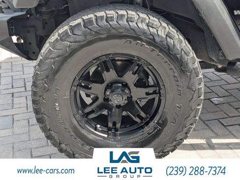 Used 2015 Jeep Wrangler Unlimited Sport w/ Connectivity Group image 9