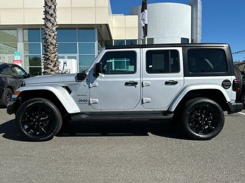 Used 2023 Jeep Wrangler Unlimited Sahara w/ Cold Weather Group AWD/4WD image 7