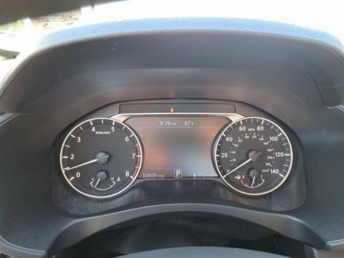 Used 2024 Nissan Altima 2.5 SV FWD image 11