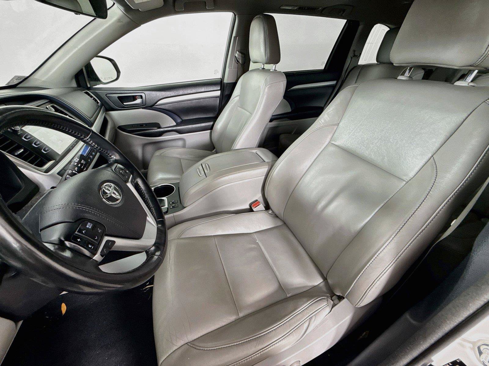 Used 2017 Toyota Highlander XLE AWD/4WD image 9