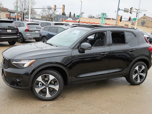 New 2026 Volvo XC40 B4 Plus w/ Climate Package image 3